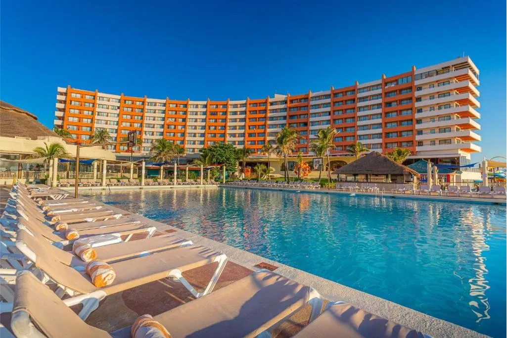 Crow paradise Club Cancun